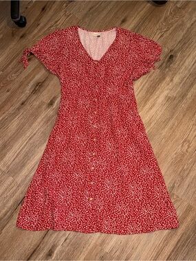 Universal Thread Red and White Floral-Trim Top